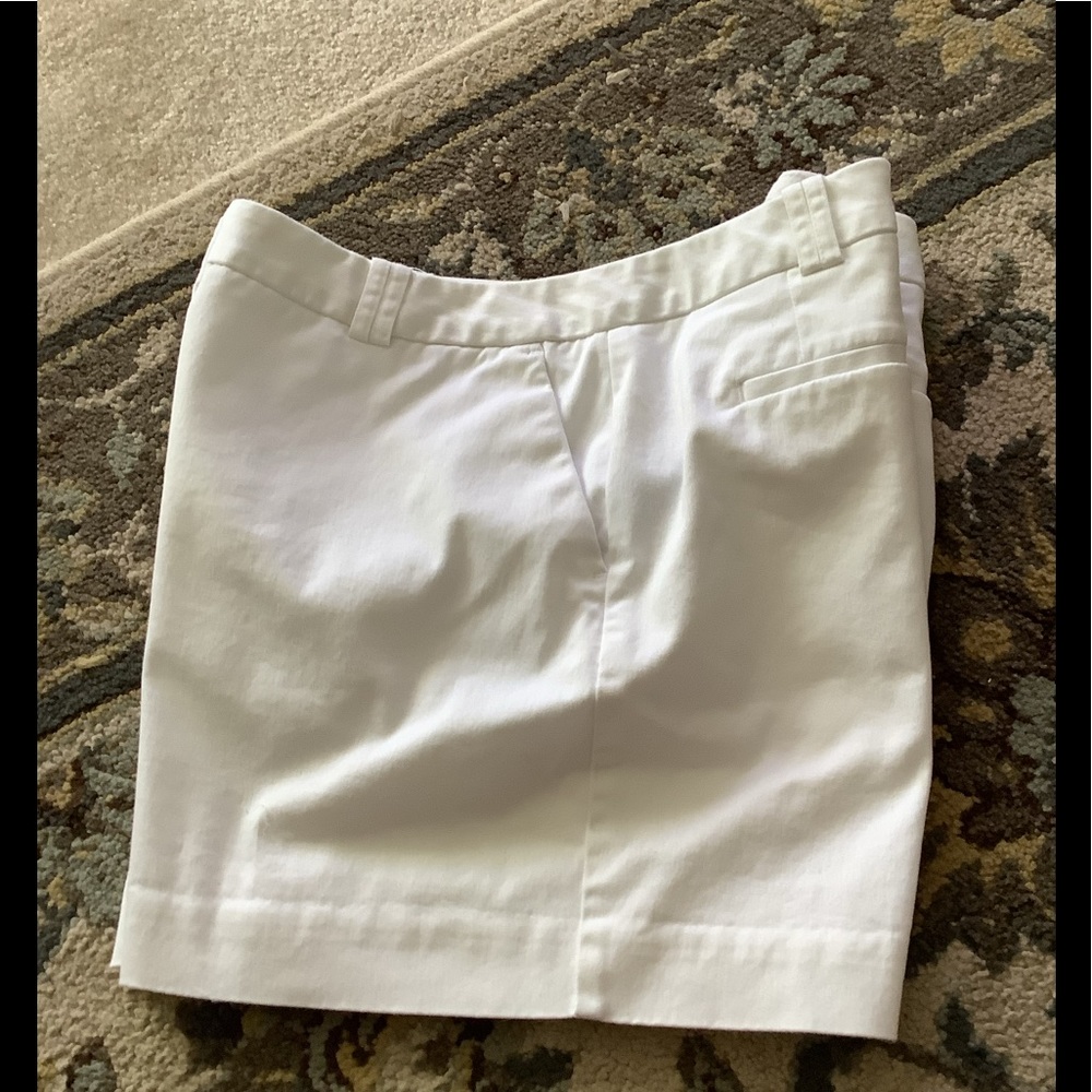 Worthington shorts white size (10) 2 front pockets  zip front in great shap…